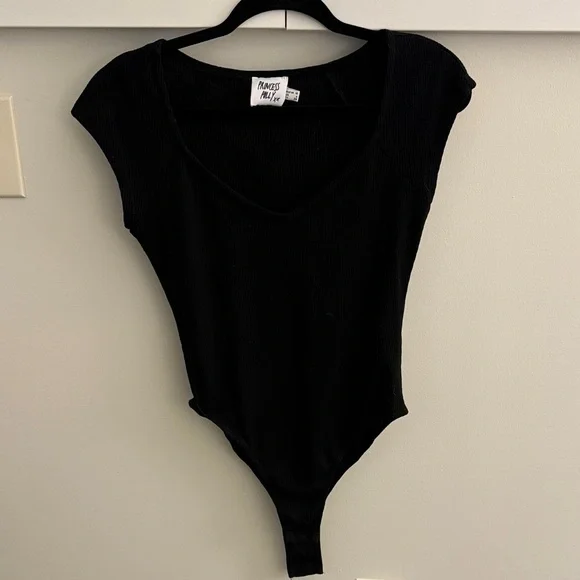 Princess Polly Black Ribbed Bodysuit short sleeve - Picture 5 of 7